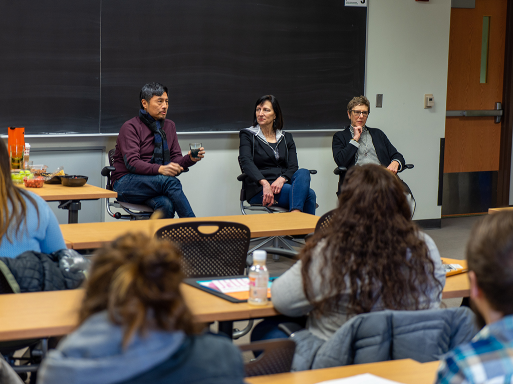 Read more about the article Alumni Share Advice with Graphic Design Seniors