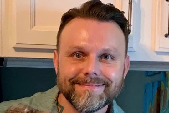 Read more about the article MSU Alumnus, U.S. Army Veteran Channels Artistry as Mental Health Intern